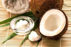 Как да изглеждаме 10 години по-млади с кокосово масло и сода за хляб