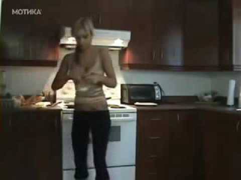 Той постави скрита камера в кухнята, за да снима приятелката си! Най-грешното нещо! (ВИДЕО)