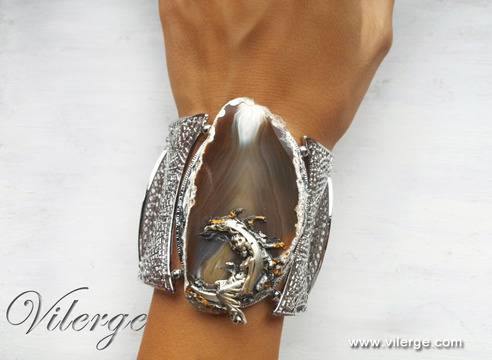 Модерни гривни за Свети Валентин 2017 и празника на влюбените жени с бижута