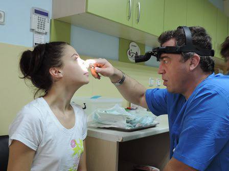 Сънна апнея или полипи в носа може да са причина за хъркането