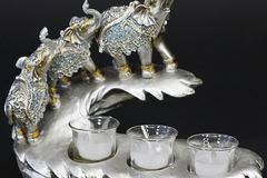 Фън Шуй статуетка. Троен свещник от полирезин с три слончета – 25 см