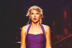 Модните катастрофи на Тейлър Суифт