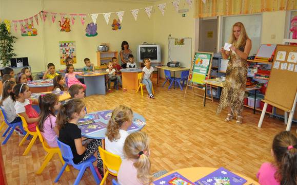 Търсят се млади „лелки“ за детските градини в Бургас