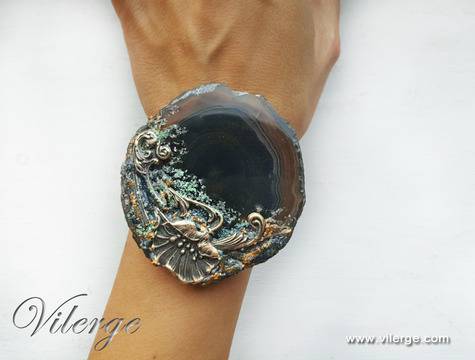 Луксозен подарък за 8 март и празника на жените с арт гривни за жени