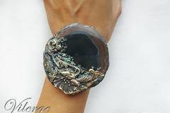 Луксозен подарък за 8 март и празника на жените с арт гривни за жени