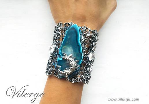 Винтидж гривни и дизайнерски бижута за 8 март и празника на жените