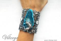 Винтидж гривни и дизайнерски бижута за 8 март и празника на жените