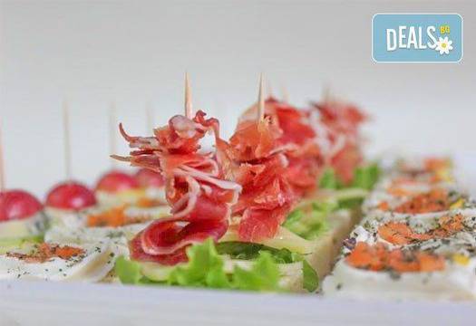 Пиле Тракия с пресни зеленчуци и пържени картофи, или Балканска скара с печени зеленчуци