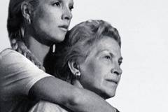 В прегръдките на мама