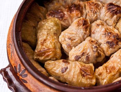 Зелеви сарми със свинско