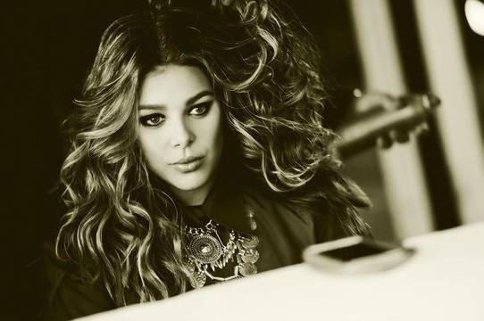 ВИКТОРИЯ ГЕОРГИЕВА В НОВ „НЕЗАВЪРШЕН РОМАН“ ПОПФОЛКЛОР-МУЗИКА ЗА ВСЕКИ