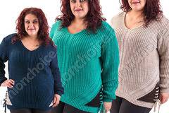 Топъл макси пуловер с интересна декорация в 5 актуални десена