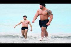 Тези 12 мъже ще ви докажат, че мускулите могат да изглеждат и така! Шокиращи снимки на бодибилдъри, които прекалиха с обема!