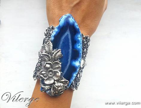 За Осми Март с луксозен подарък от дизайнерски бижута за празника на жената