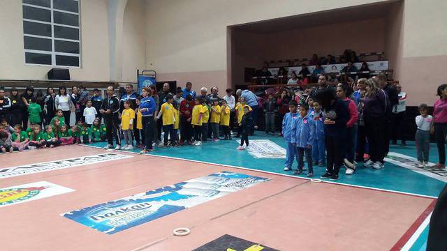 За десета поредна година спортен празник „Мама, татко и аз” в НУ „Яне Сандански”