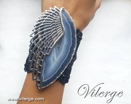 Дизайнерски бижута за празника на жената Осми март с лукс гривни