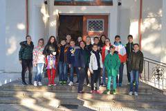 В храм „Свето Благовещение” ученици от ОУ „Н. Парапунов” разказваха притчи в Деня на християнското семейство