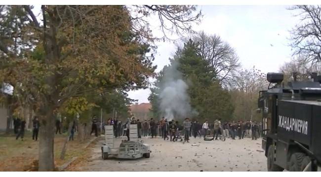 Харманли гори. Бунт на бежанците в лагера! (ВИДЕО)