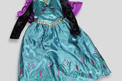 Рокля на Елза от Коронацията с наметало