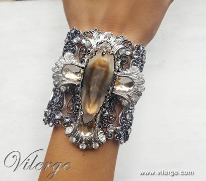 Лимитирана серия 2017 винтидж гривни и дизайнерски бижута за 8 март