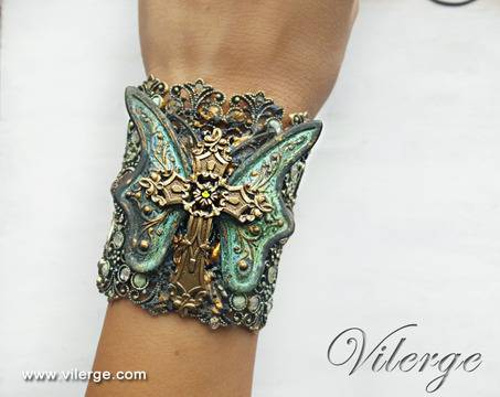 Модна колекция за пролет 2017 с винтидж гривни за Осми март жени