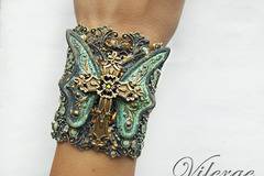 Модна колекция за пролет 2017 с винтидж гривни за Осми март жени