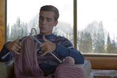 Футболист помага на влюбени двойки в реклама