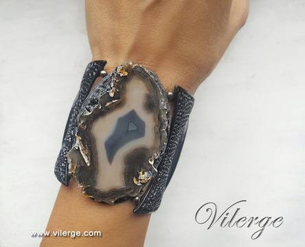 За празника на жената Осми март 8 идеи за романтичен подарък с бижута