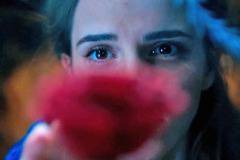 „Красавицата и Звяра“ с Ема Уотсън спечели сърцата на феновете