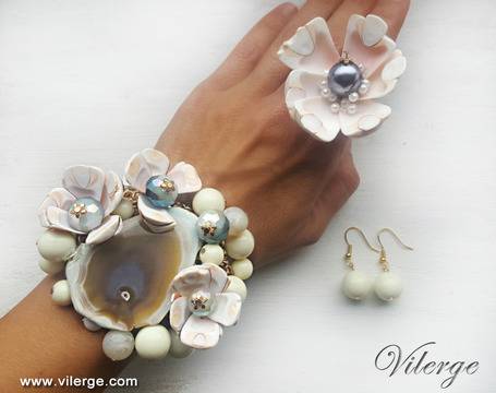 8 изненади за празника на жените Осми март 2017 с винтидж бижута