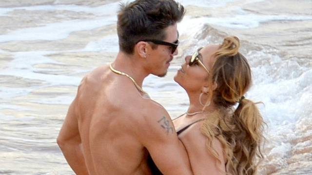 МАРАЯ КЕРИ С НОВА ВРЪЗКА СЛЕД МИЛИАРДЕРА ПАКЪР ИСТИНСКИТЕ ЖЪЛТИ НОВИНИ