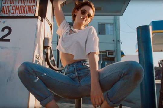 Кристен Стюарт в клип на „Ролинг стоунс“