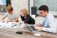 Нови инвестиции отварят над 4000 работни места у нас