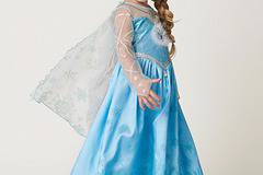 Много нежна и красива рокля на Елза от Замръзналото кралство