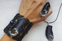 8 изненади с луксозен подарък с бижута за стилни жени и празника Осми март