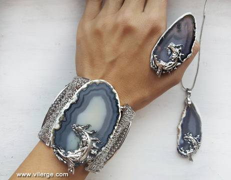 Модна колекция с винтидж бижута за Осми март и празника на жената 2017