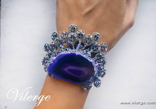 Романтична серия дизайнерски бижута и гривни за празника на жената 8-ми март