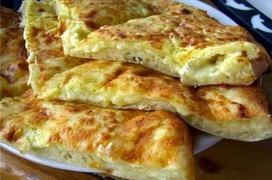 Това е най-лесната баница на тиган – прави се със сиренце и яйца!