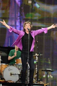 МИК ДЖАГЪР СТАНА БАЩА НА 73 ГОДИНИ ИСТИНСКИТЕ ЖЪЛТИ НОВИНИ