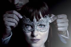 Джейми Дорнан и Дакота Джонсън отново разгорещяват страстите в новия трейлър на Петдесет нюанса по-тъмно