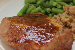 Мариновани печени свински пържоли