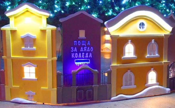 Дядо Коледа изпрати пощенска кутия за писмата на бургаските деца