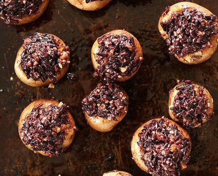 Пълнени гъби с ориз и печени орехи