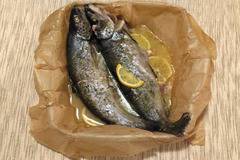 Печена пъстърва в бяло вино