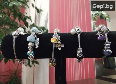 Коледни дамски вълшебства! Посребрена гривна тип PANDORA!