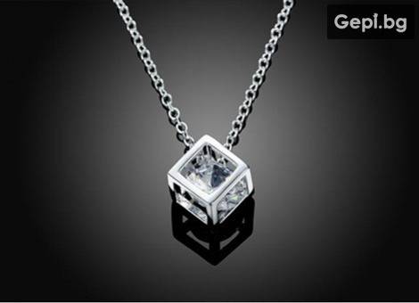 Бляскава Коледа! Сребърно дамско колие с форма Куб с вграден цирконий!