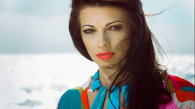 МАРИЯ ГРЪНЧАРОВА С НОВА ПЕСЕН „БЕЗКРАЙНОСТ“ ПОПФОЛКЛОР-МУЗИКА ЗА ВСЕКИ