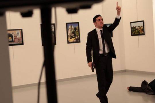 Руският посланик в Турция убит при покушение (видео 18+)