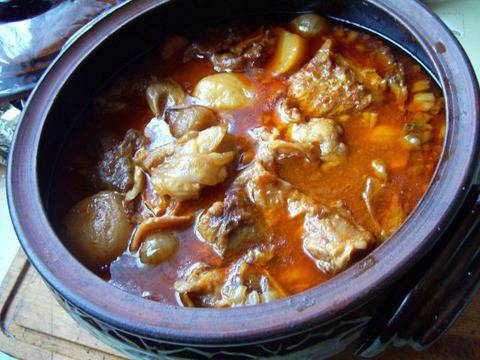 Зелен гювеч от свинско месо