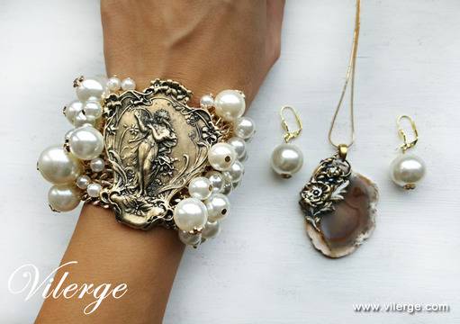 Модни тенденции в бижутата с дизайнерска колекция за бал 2017